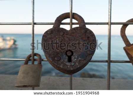 door locks as a symbol of long love leave tourists on the fence
