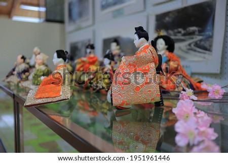 Antique lined dolls at the event