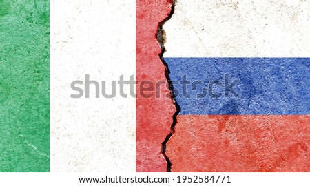 Grunge Italy VS Russia national flags icon isolated on broken cracked wall background, abstract Italy Russia politics economy relationship friendship divided conflicts concept texture wallpaper