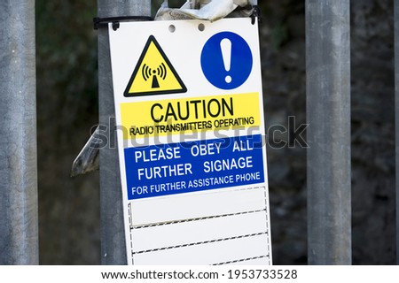 Radio transmitters operating health and safety sign