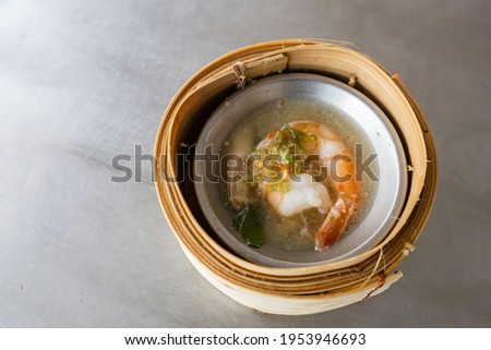 The pattern seafood sauce with shrimp