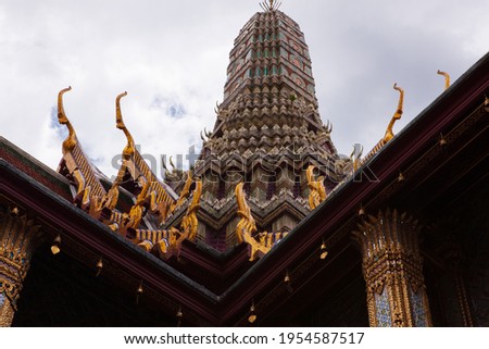 Temple of the Emerald Buddha is a temple within the Grand Palace, a magnificent architecture that enshrines the Emerald Buddha image in the land of Siam and is a tourist destination worldwide.