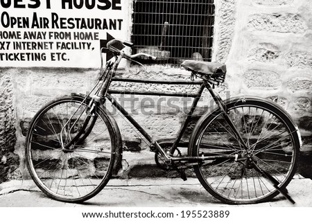 Black and white old bicycle  in front of house / Black and white old bicycle 