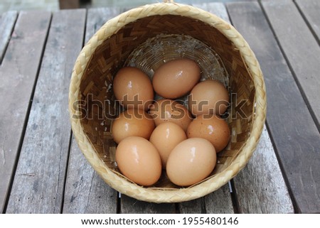 Take pictures of eggs waiting to prepare breakfast.