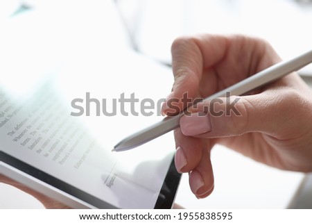 Female hand puts electronic signature in tablet with stylus