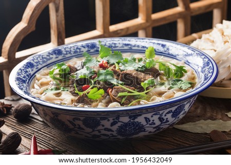 A bowl of noodles with braised beef