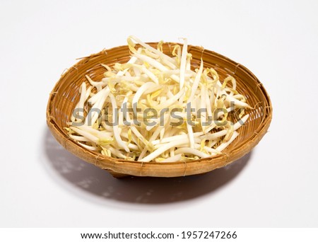 Bean sprouts in the basket