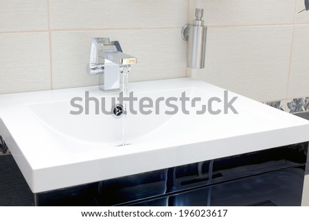 Chromium-plate tap with water