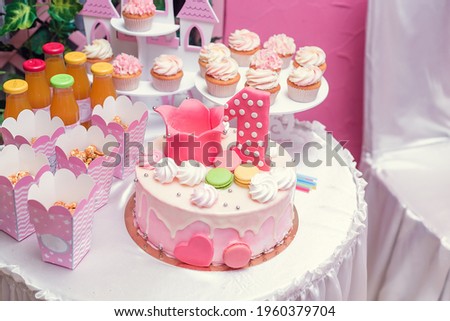 Children's birthday cake for girl