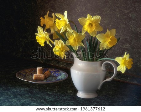 Spring still life with daffodils  on the kitchen table