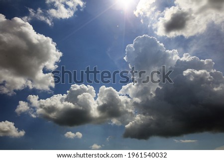 Dramatic clould sky against sun ray, natrual background of cloudly sky