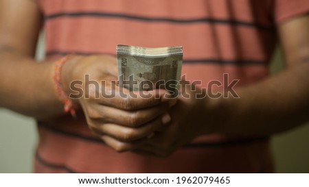 India men counting 500 rupee 
currency

