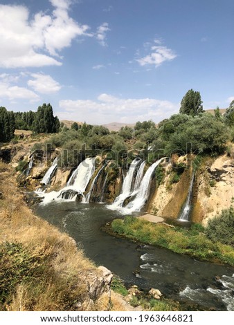 Muradiye Waterfall is in Van province, Muradiye district. Sultan IV, whose name went on the Baghdad expedition. It takes from Murat. The height of the waterfall is 18 meters.