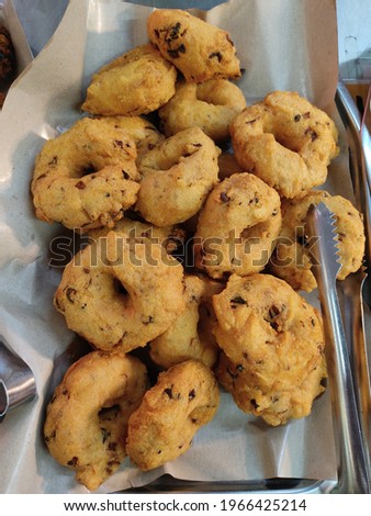 2 May 2021: Ulunthu Vadai is a category of savoury fried snacks for Indian. This picture take at restaurant Nilai, Negeri Sembilan, Malaysia.
