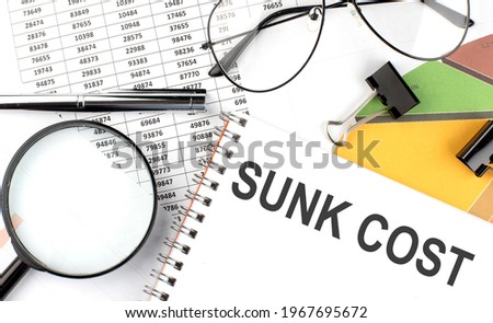 SUNK COST - the inscription of text on the Notepad, and chart. Business concept