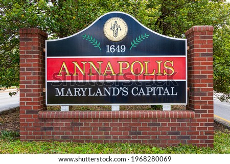 Welcome sign at the entrance of Annapolis, Maryland which has the coat of arms of the city, the foundation date 1649 and the text that reads, Annapolis, Maryland's capital
