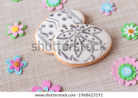 Glazed biscuits in the shape of an Easter egg with the ability to color them with food colors. Gingerbread with Floral and Patterns