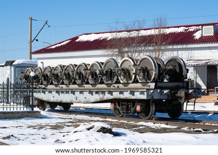 the wheels of the train are in the railway car