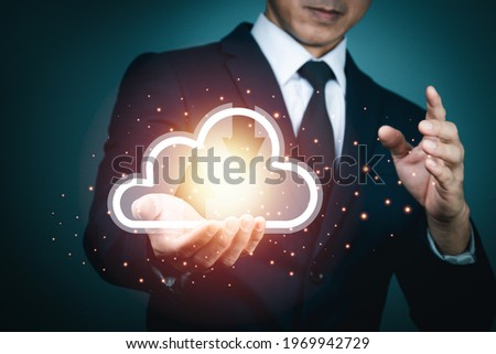 In the right hand of a man in a suit, there is a cloud computing symbol, and the left hand glistens on the right hand, the background blurred the concept of Internet sharing.