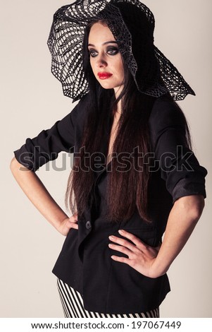 Fashionable portrait of a beautiful woman in a hat. stylish model