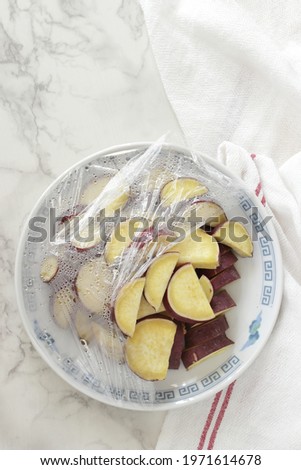 Microwave cooking, wrapped sweet potato on in Chinese dish 