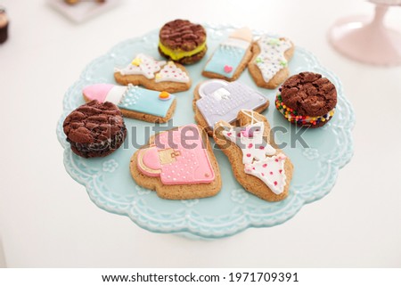 Close up image of assorted colorful cupcakes and biscuits