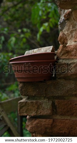 Picture of an old flower pot