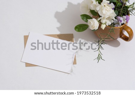 
Plants and message cards as background material
