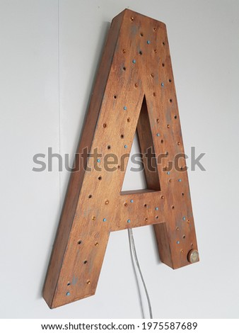The lamp in the shape of the letter "A"