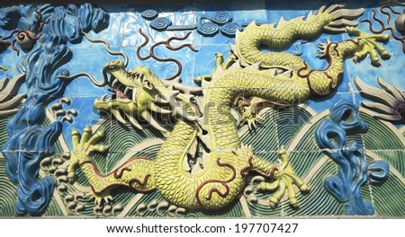 Chinese ancient royal of ceramics yellow dragon