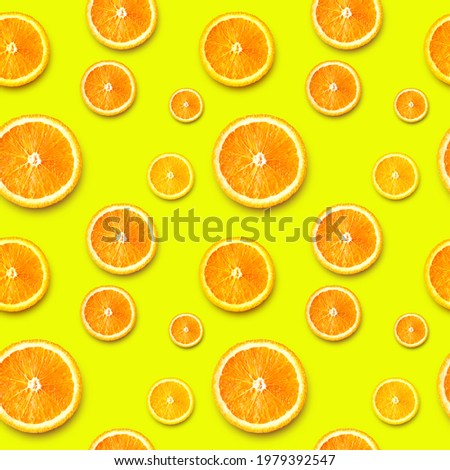 Ripe orange slices on a bright background. Seamless background.