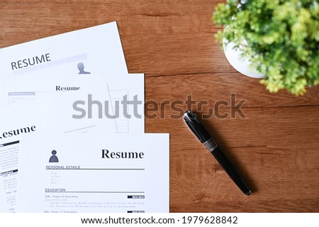 resume on table Office Business