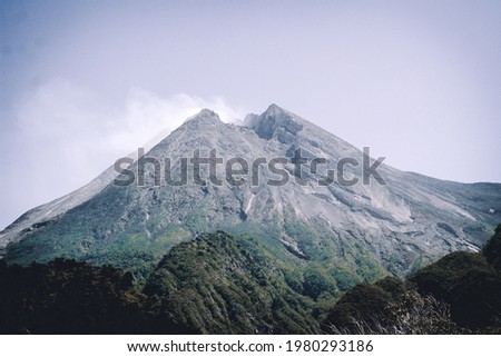 This photo is a photo of Mount Merapi in Sleman Yogyakarta. I took this photo when I was on vacation at Kaliadem Yogyakarta. At that time, Mount Merapi was experiencing an eruption but was still at th