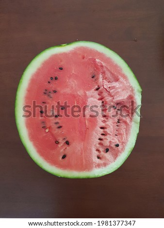Take a picture of the watermelon and cut it before eating it.