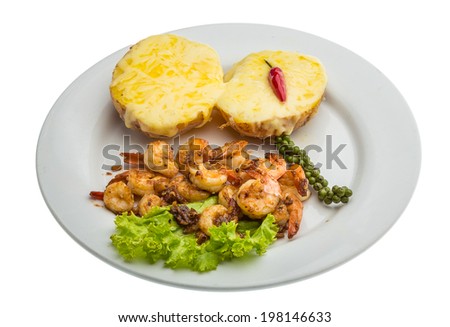 Garlic shrimps with potato and cheese