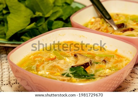 Rice Vermicelli Soup (Bouillion Mee-foon)
