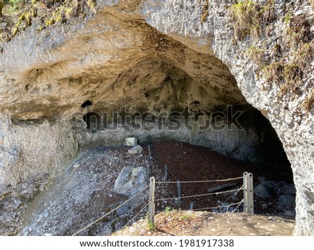 The small Cave of the Fairies (Petite Grotte aux Fées or Grottes aux Fées de Vallorbe) oder die kleine Höhle der Feen, Vallorbe - Canton of Vaud, Switzerland (Kanton Waadt, Schweiz)