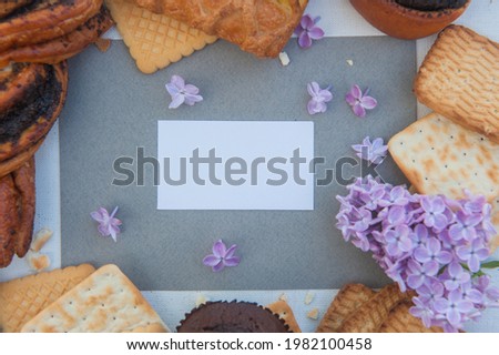 Pastries frame mockup with gray empty list template and lilac