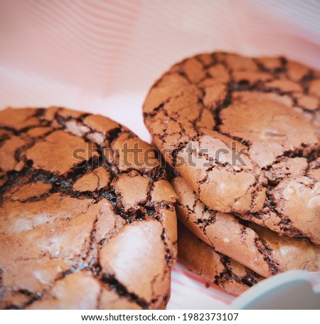 Close up picture of juicy brownie cookie