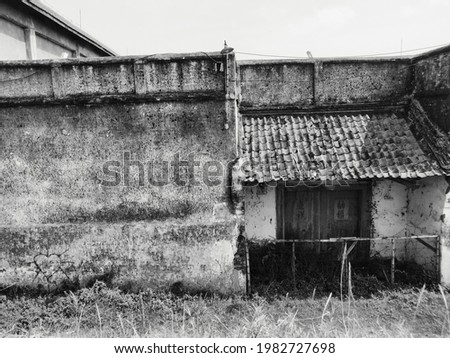 A monochrome photo showing an old building. 