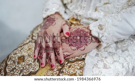 Beautiful and unique henna art on bride hand