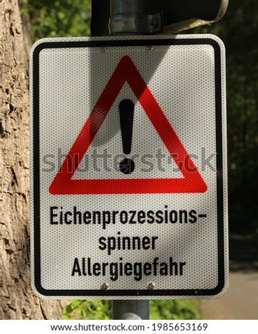 Warning sign in Germany for the oak procession caterpillar. Allergy Hazard