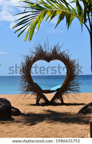 A heart at the entrance of the beach in front of the beach restaurant to take pictures