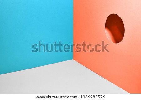 Cut out round hole in colour paper with 3D view