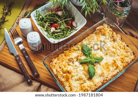 
Pasta with tuna greens with radish