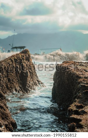 the picture of rocks and sea in the beach