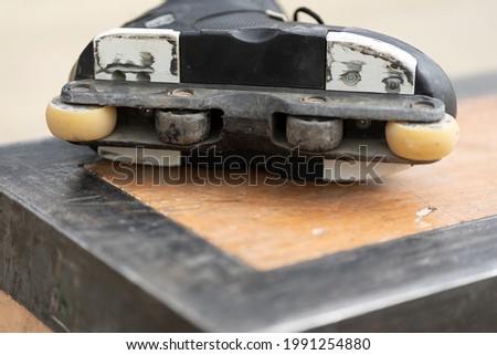 inline skates damaged by time of use