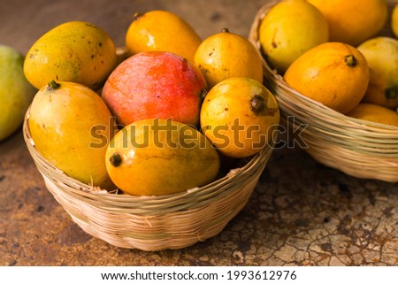  ipe mangoes in basket