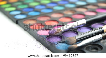  eye shadows colors palette with professional makeup brushes