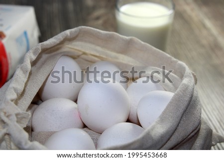 Symbol image of baking ingredients: Eggs in a fabric bag